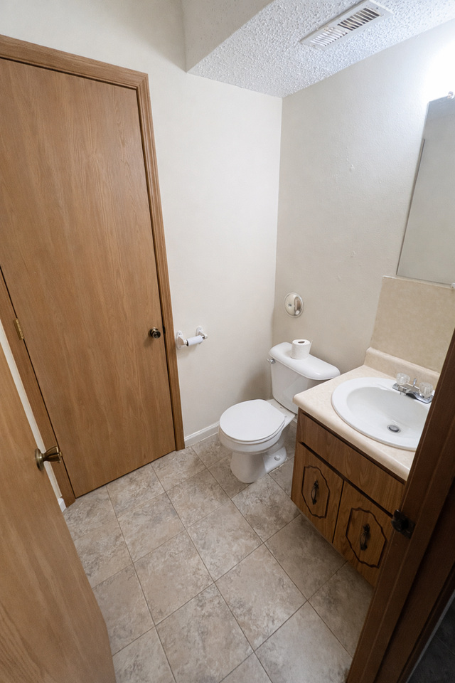 2036 Essex Dr #2036 - Photo 7 of 8