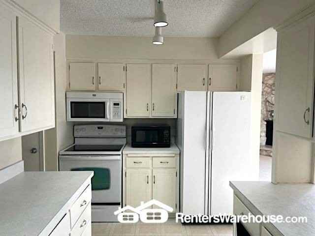 14315 Fairway Dr - Photo 3 of 12