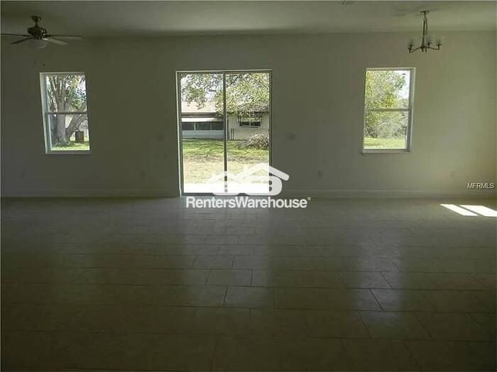 701 Armadillo Dr - Photo 4 of 11