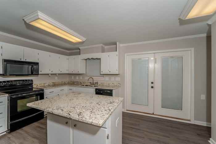 1855 Satterwhite St - Photo 4 of 10