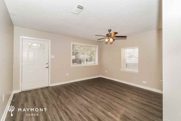 421 Monica Ln - Photo 3 of 10