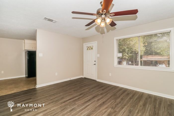 421 Monica Ln - Photo 4 of 10