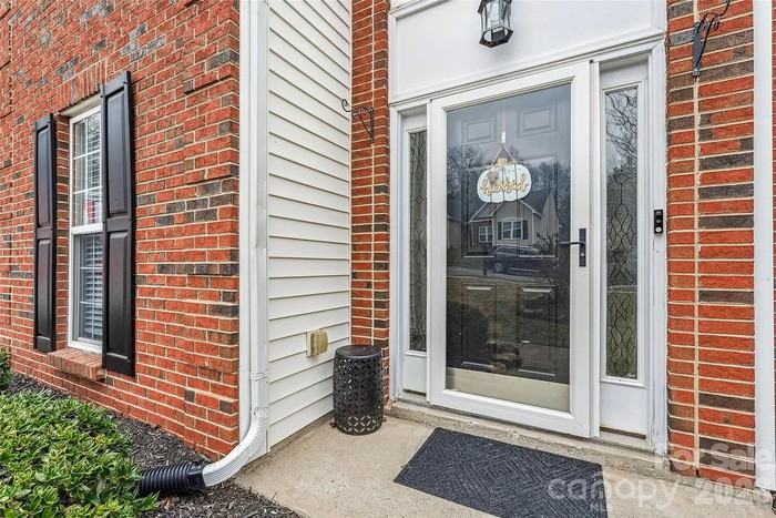 610 Grantham Ln - Photo 2 of 29