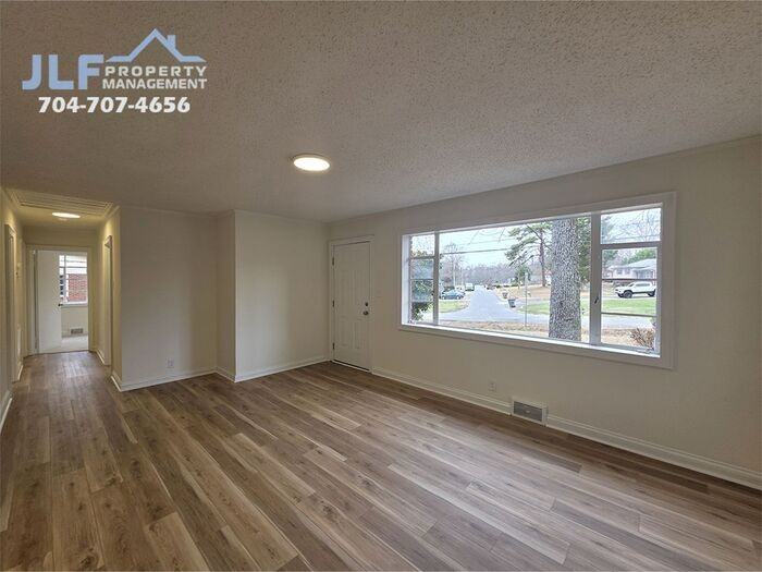 1407 Sherwood Dr - Photo 2 of 16