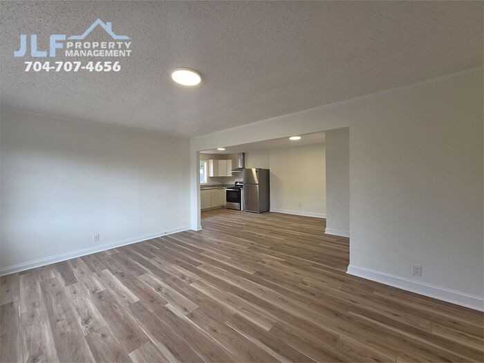 1407 Sherwood Dr - Photo 3 of 16