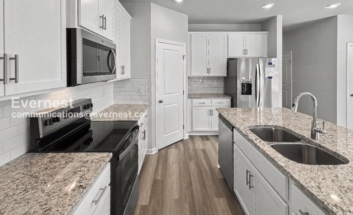 8155 Huspa Ave - Photo 3 of 32