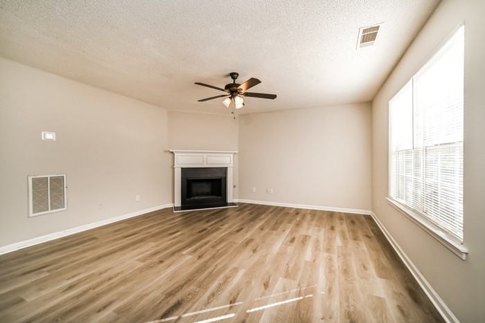 6887 Derby Ave - Photo 4 of 17