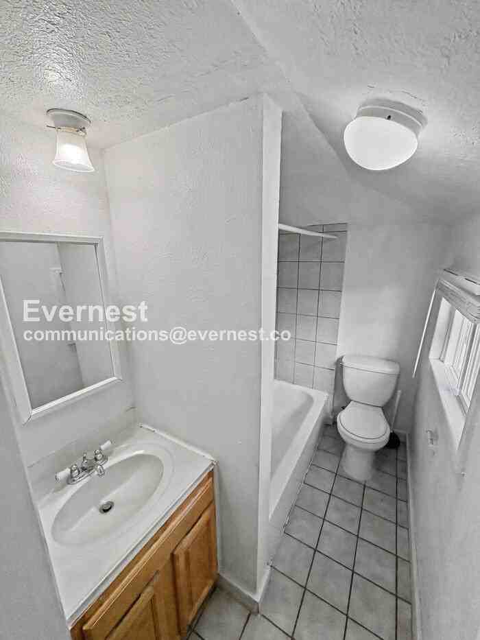 440 18th St #B - Photo 7 of 16