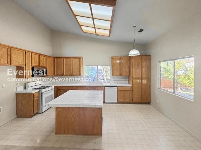 9051 Ducks Pond Way - Photo 3 of 27