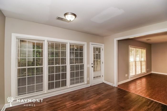 15734 Glencastle St - Photo 5 of 12