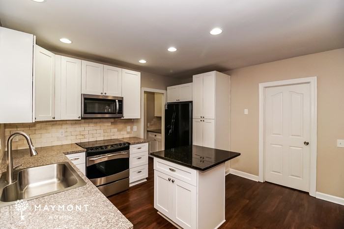 15734 Glencastle St - Photo 7 of 12