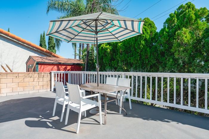 1250 Stratford Ln - Photo 4 of 50