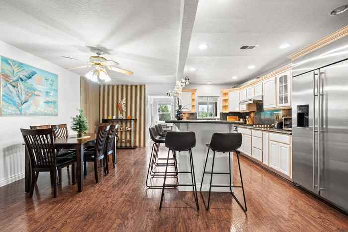 1250 Stratford Ln - Photo 5 of 50