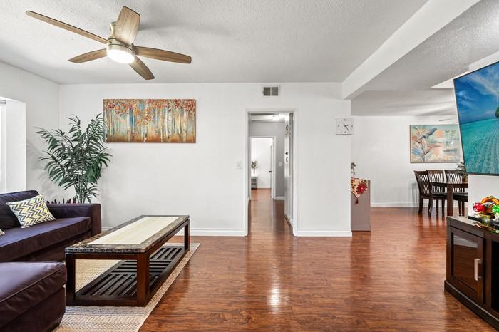 1250 Stratford Ln - Photo 7 of 50