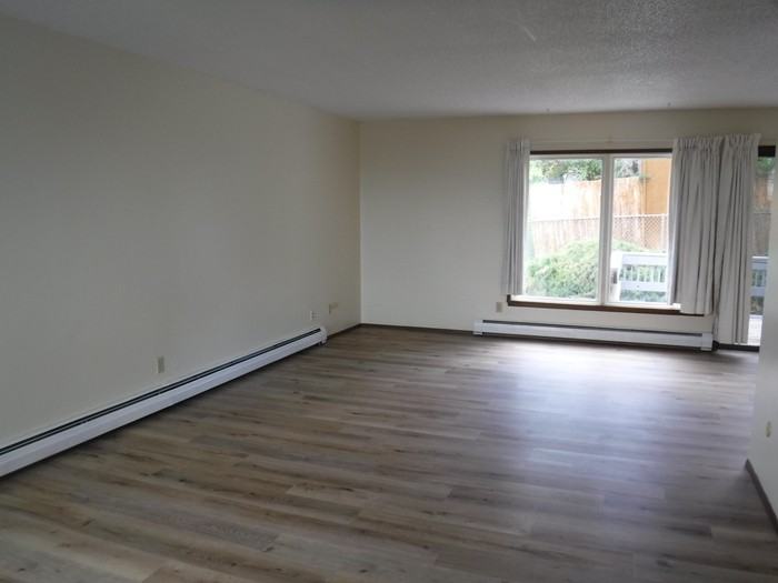 2213 Foothills Ct - Photo 2 of 24