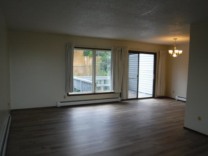 2213 Foothills Ct - Photo 4 of 24