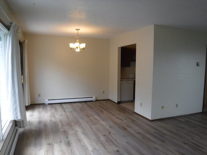 2213 Foothills Ct - Photo 5 of 24