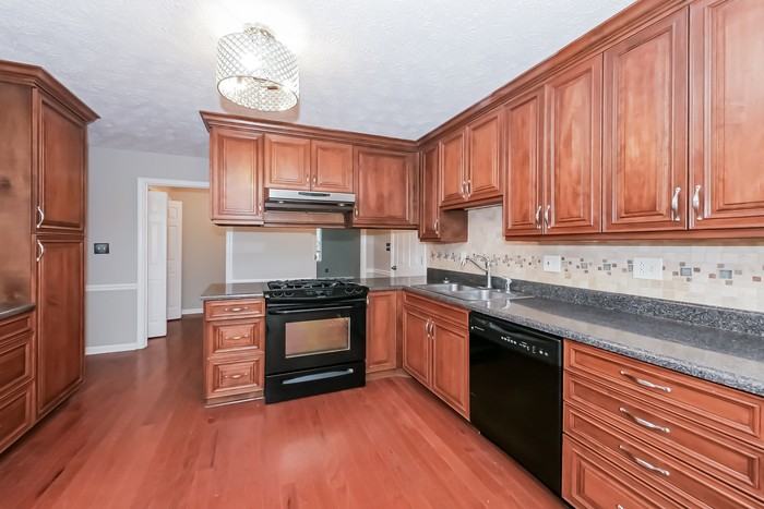 295 N Oakland Cir - Photo 7 of 15