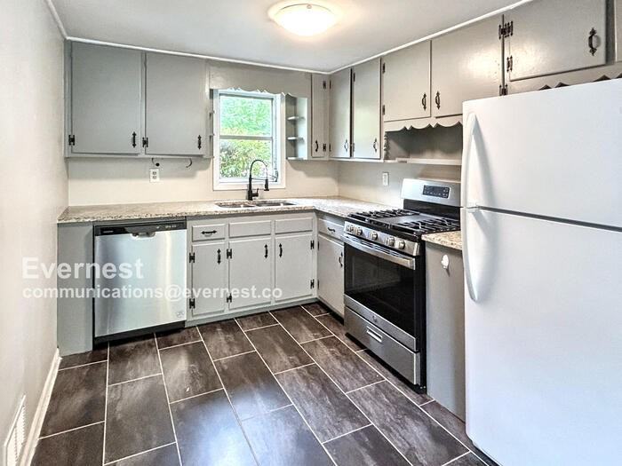 216 Superior Ave #2 - Photo 2 of 16