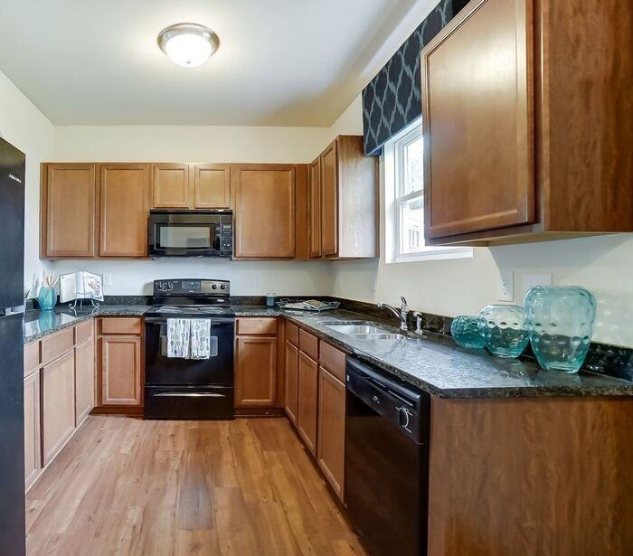 2152 Creek Bed Cir - Photo 2 of 8