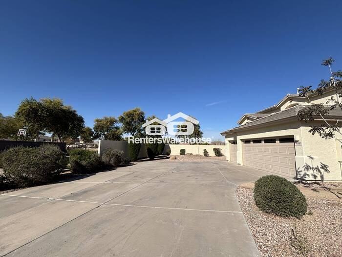 9707 S 45th Ave - Photo 7 of 50