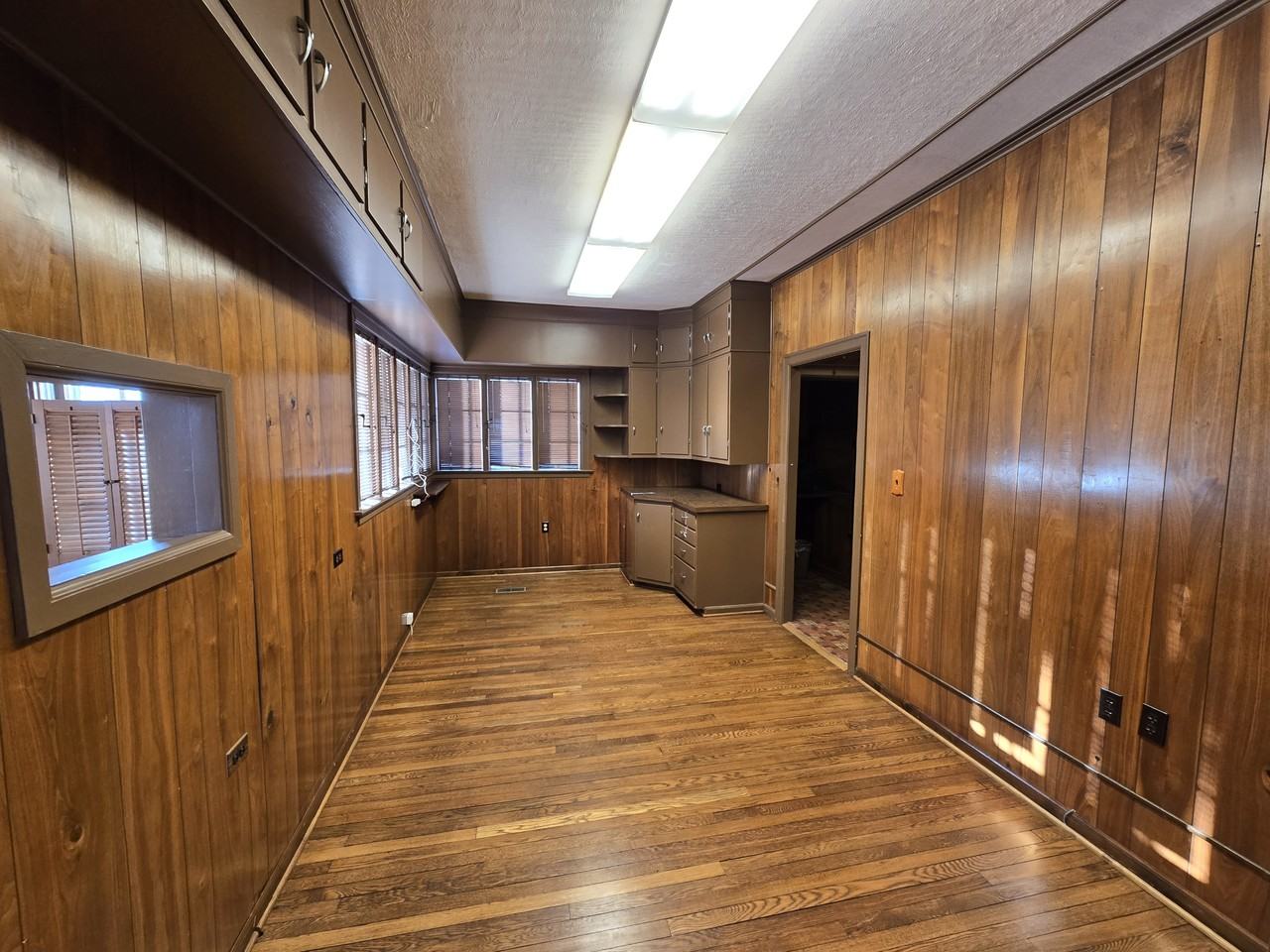 216 N Spring St #1 - Photo 5 of 32