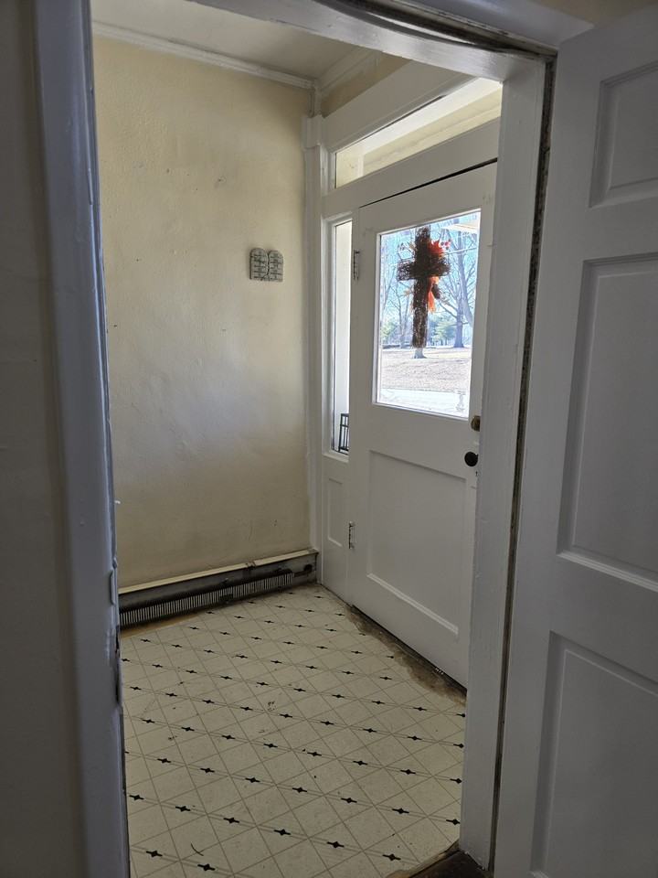 313 S Pleasant St #1 - Photo 3 of 12