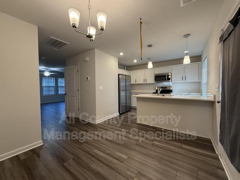 451 Dinkins Dr - Photo 3 of 11