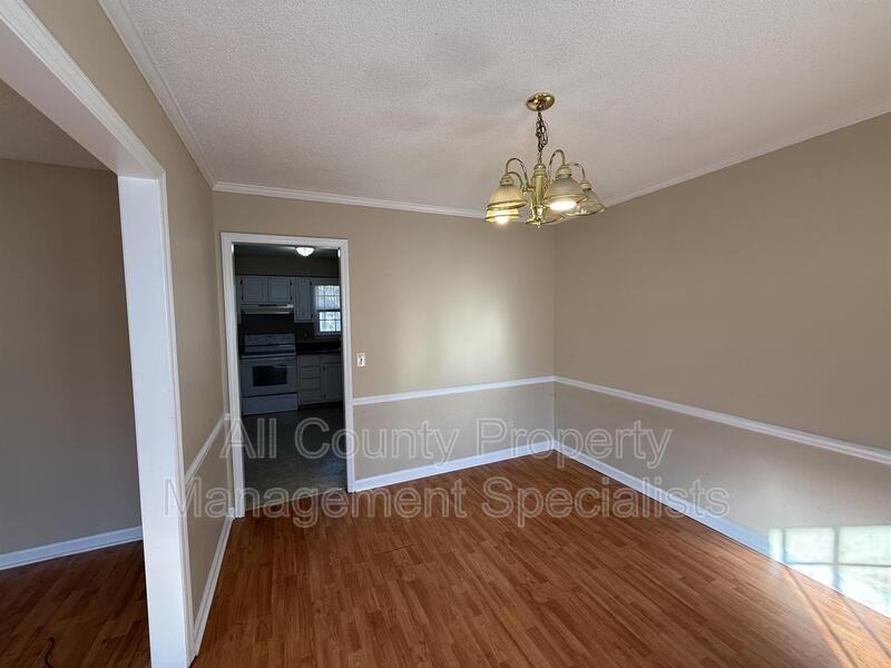 313 Thornridge Rd - Photo 3 of 11