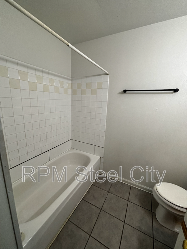 28 Yorkshire Rd - Photo 7 of 12