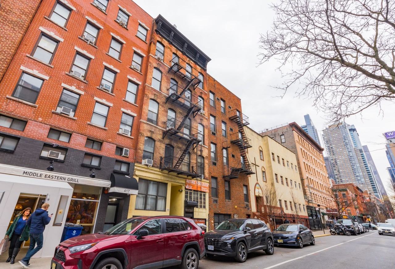 415 West 47th Street - Photo 3 of 15