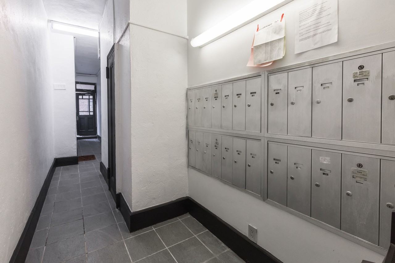 415 West 47th Street - Photo 5 of 15