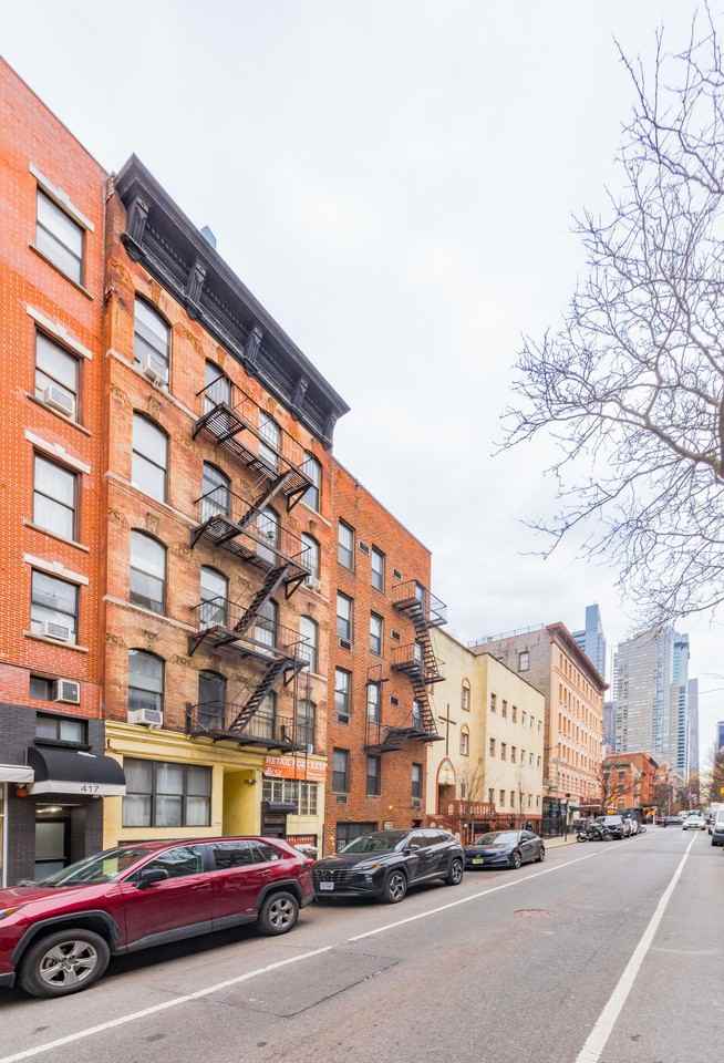 415 West 47th Street - Photo 7 of 15