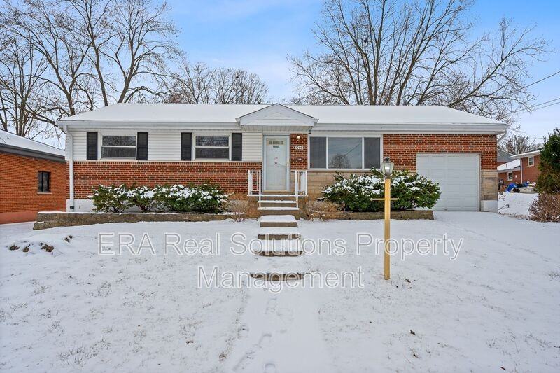 1063 Thunderbird Ave - Photo 2 of 35