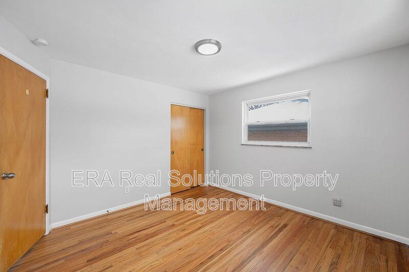 1063 Thunderbird Ave - Photo 6 of 35