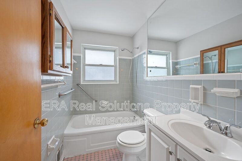 1063 Thunderbird Ave - Photo 7 of 35