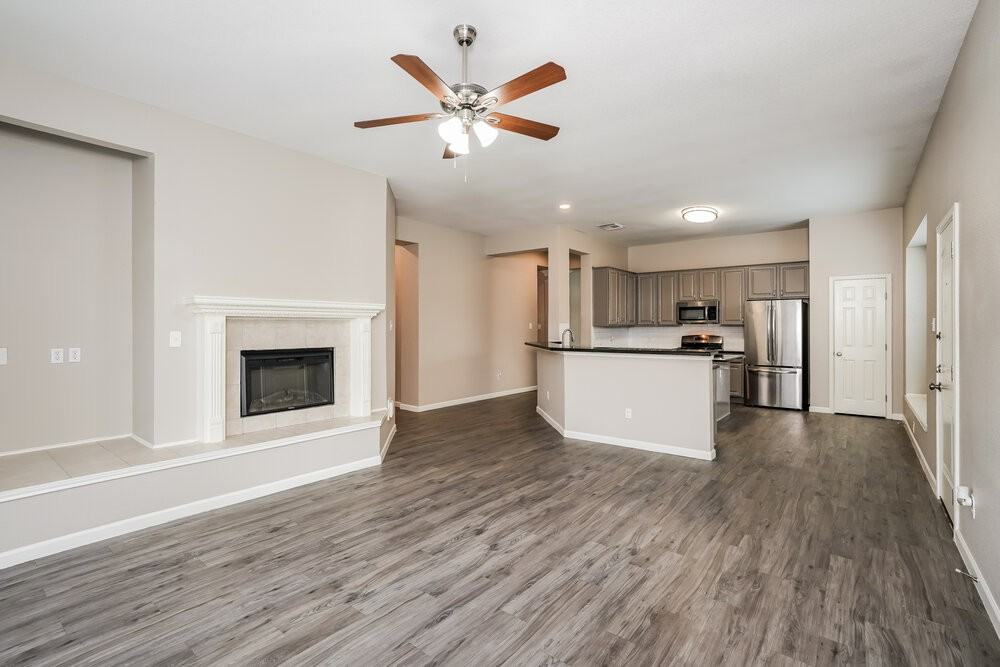 8911 Cypress Square Dr - Photo 5 of 16