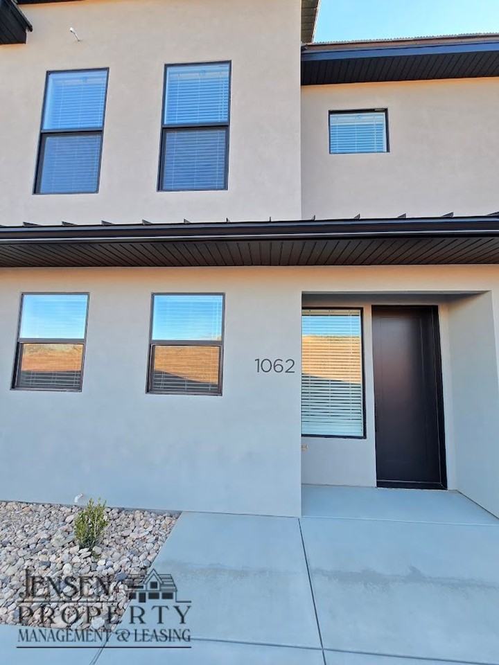 1062 W Albertine Ln - Photo 2 of 25