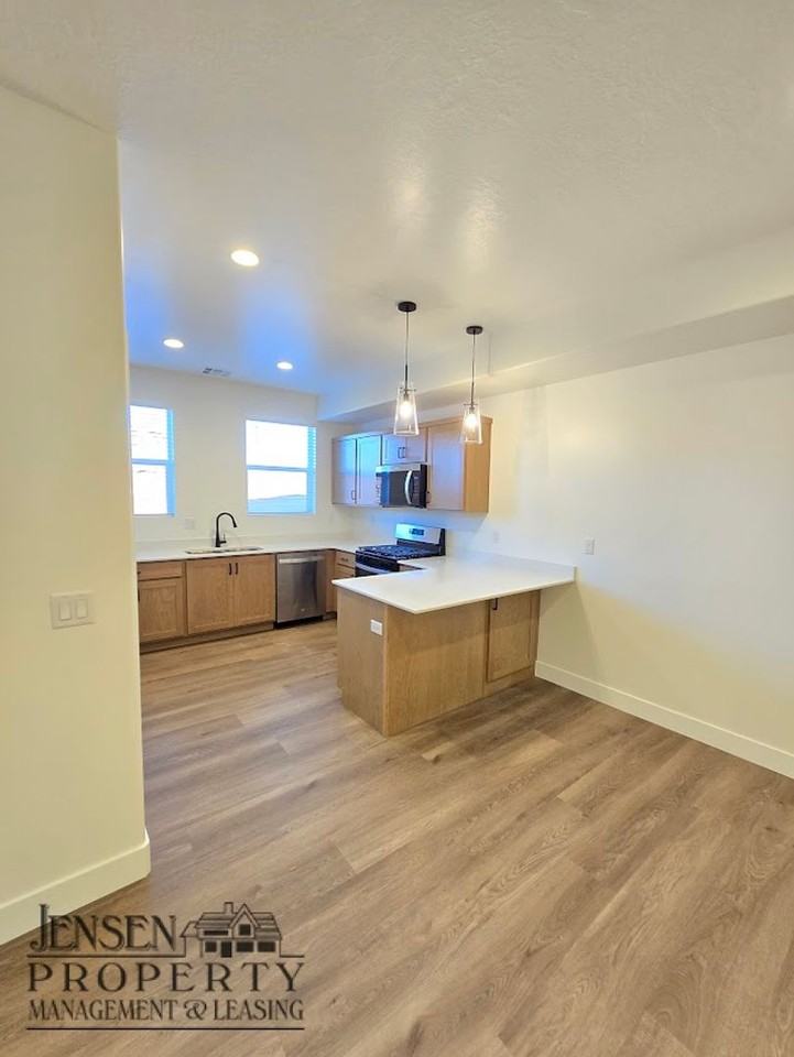 1062 W Albertine Ln - Photo 5 of 25