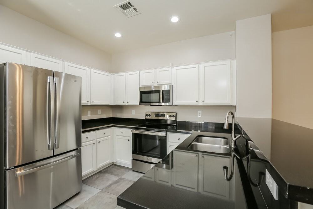 4043 W Pedro Ln - Photo 7 of 17