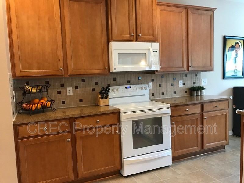 272 Mayfield Dr - Photo 4 of 33