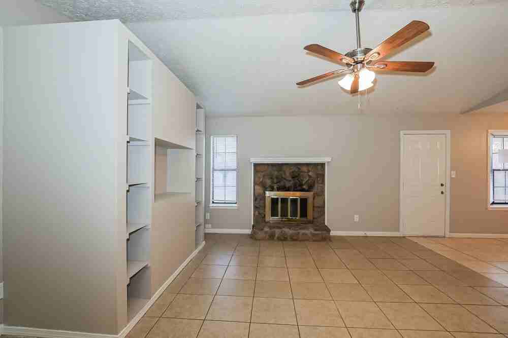 266 Montego Cir - Photo 3 of 16