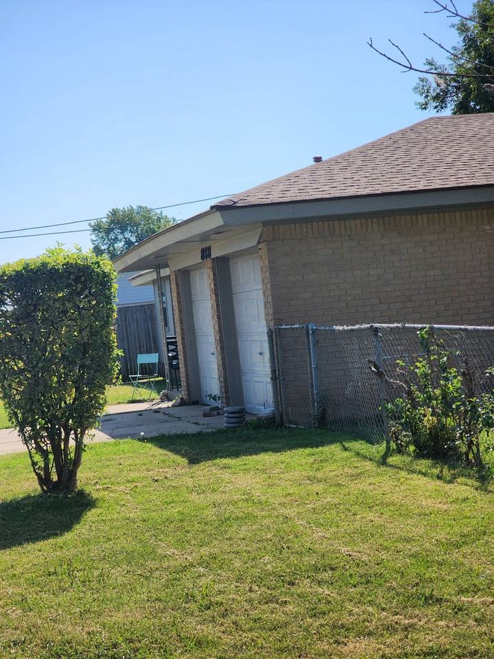 888 Nw 14th St #1 - Photo 5 of 11