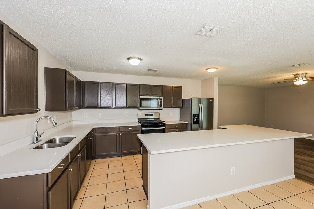 7024 Lake Jackson Dr - Photo 7 of 17