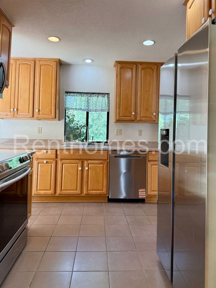 2822 Mesa Dr - Photo 5 of 30