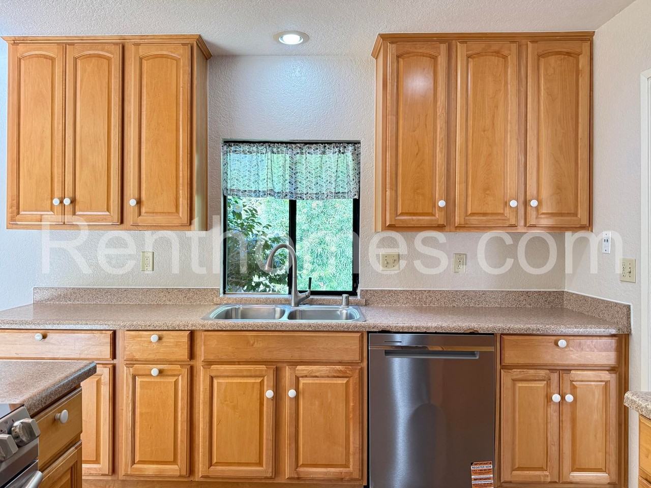 2822 Mesa Dr - Photo 7 of 30