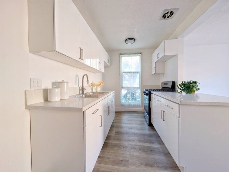 1818 W Sumac Ln #1B - Photo 2 of 14