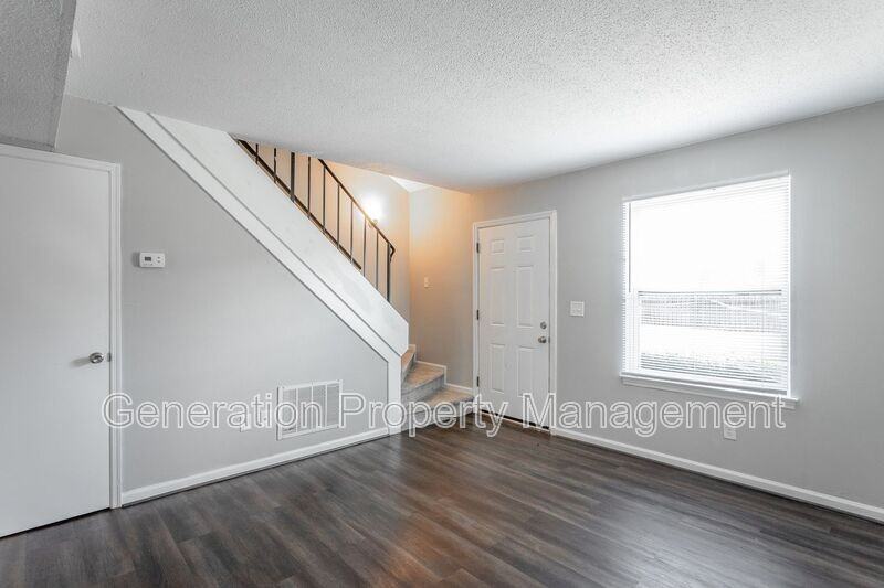 44 St Victors Ln - Photo 4 of 44