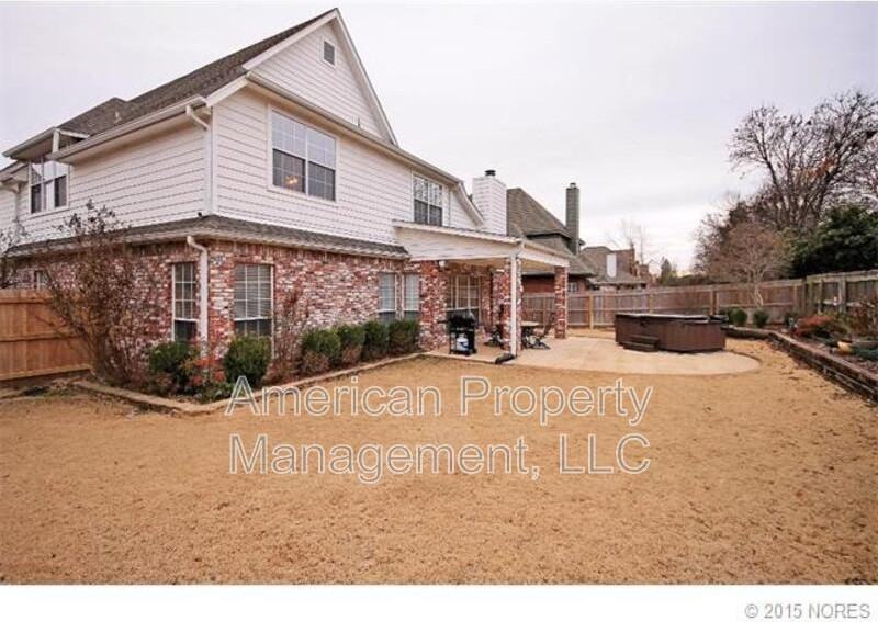 8934 S Erie Ave - Photo 3 of 4