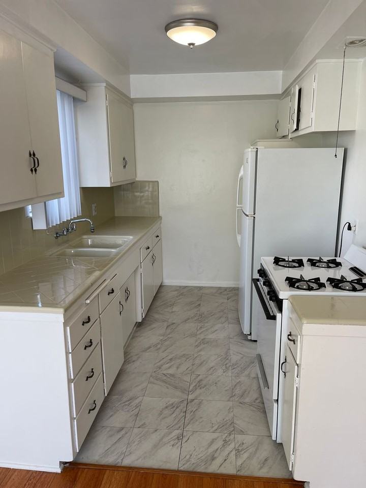 1243 26th St - Photo 2 of 19